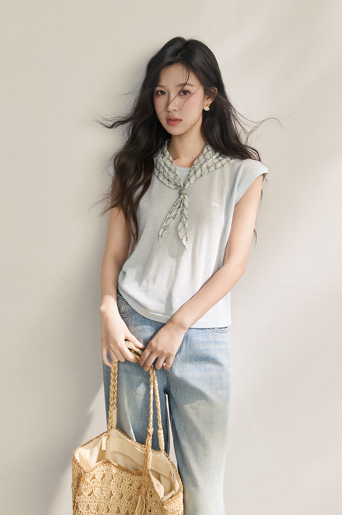 T-shirt+Silk Scarf for Women